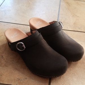 dansko marty clog